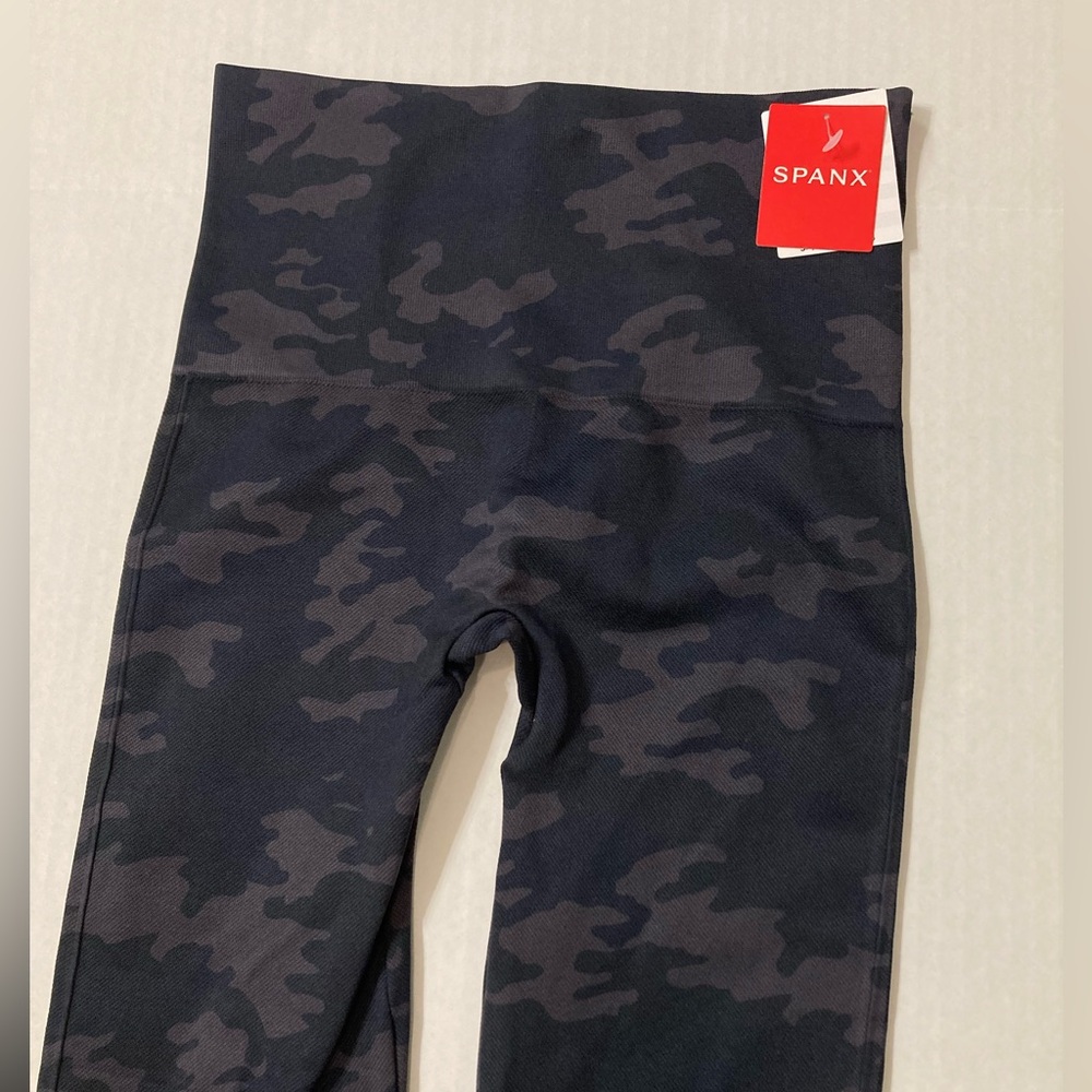 SPANX | NWT Look At Me Now Leggings Black Camo - Picture 3 of 6